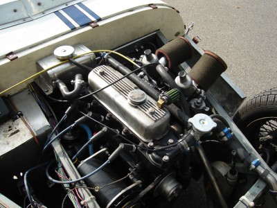 Watertank and hose to T-piece with cap